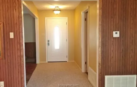 601 E 11th St, Cameron, TX 76520 photo 5