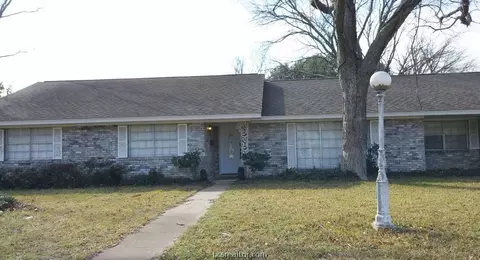 601 E 11th St, Cameron, TX 76520 photo 3