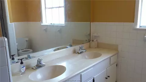 601 E 11th St, Cameron, TX 76520 photo 16