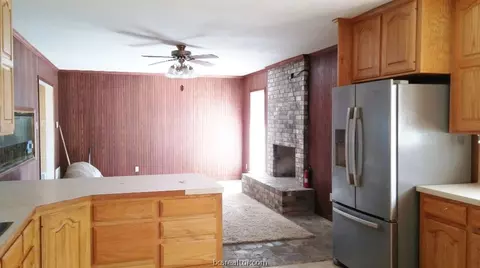 601 E 11th St, Cameron, TX 76520 photo 7