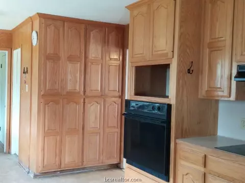 601 E 11th St, Cameron, TX 76520 photo 6