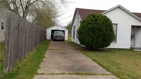 1907 Echols St, Bryan, TX 77801 photo 2