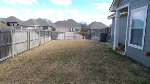 2024 Turning Leaf Dr, Bryan, TX 77807 photo 18