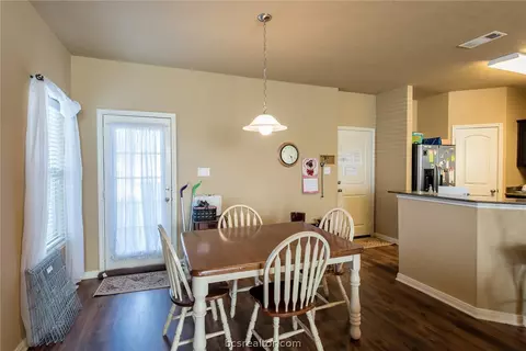 2024 Turning Leaf Dr, Bryan, TX 77807 photo 5