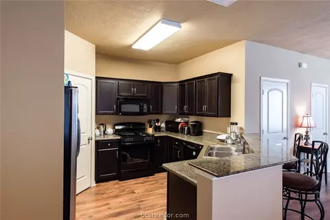 2024 Turning Leaf Dr, Bryan, TX 77807 photo 7