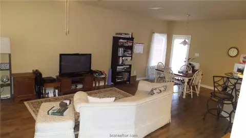 2024 Turning Leaf Dr, Bryan, TX 77807 photo 4