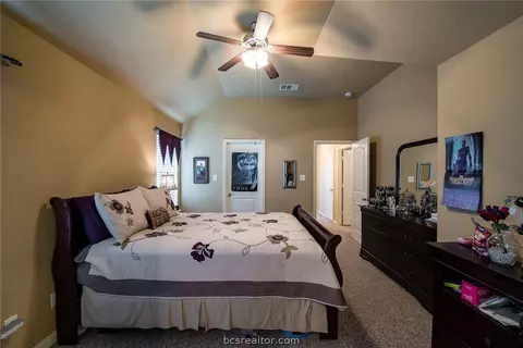 2024 Turning Leaf Dr, Bryan, TX 77807 photo 14