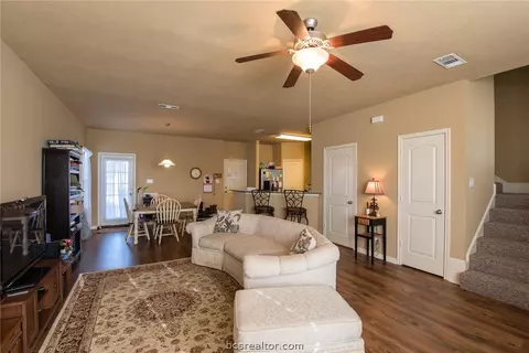 2024 Turning Leaf Dr, Bryan, TX 77807 photo 2