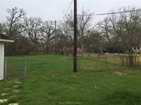 2604 Wayside Dr, Bryan, TX 77802 photo 3