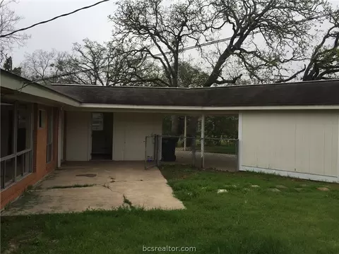 2604 Wayside Dr, Bryan, TX 77802 photo 4