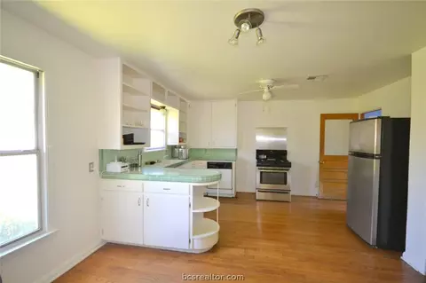 412 Brookside Dr E, Bryan, TX 77801 photo 5