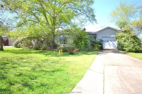 412 Brookside Dr E, Bryan, TX 77801 photo 1