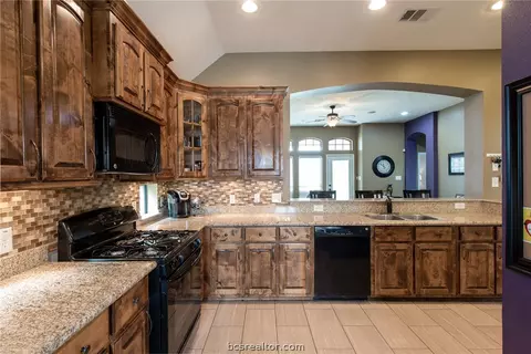 2022 Positano, Bryan, TX 77808 photo 4
