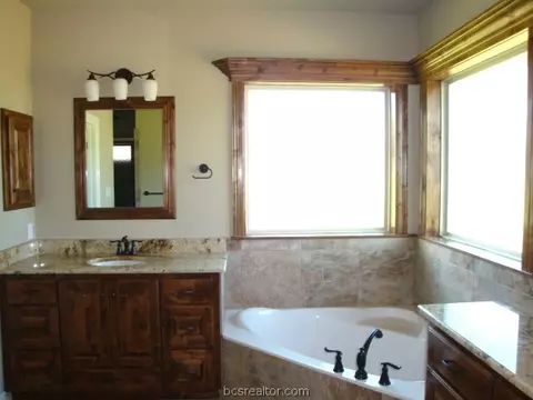 6823 Mccrae Ln, Bryan, TX 77808 photo 8