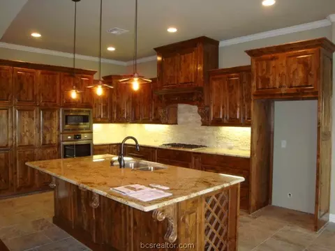 6823 Mccrae Ln, Bryan, TX 77808 photo 4