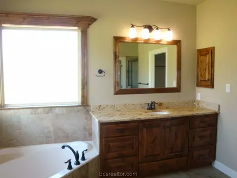6823 Mccrae Ln, Bryan, TX 77808 photo 7