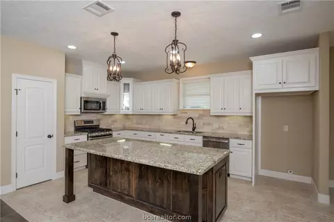 3106 Evan Dr, Bryan, TX 77802 photo 9