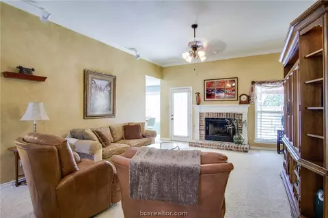 4712 Warwick Ln, Bryan, TX 77802 photo 9