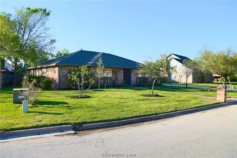 2903 Par Dr, Bryan, TX 77802 photo 2