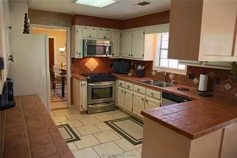 2903 Par Dr, Bryan, TX 77802 photo 10