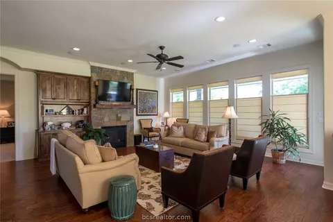 3105 Diamondleaf Trce, Bryan, TX 77807 photo 2