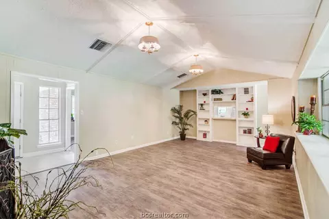 2507 Willow Bend Dr, Bryan, TX 77802 photo 5