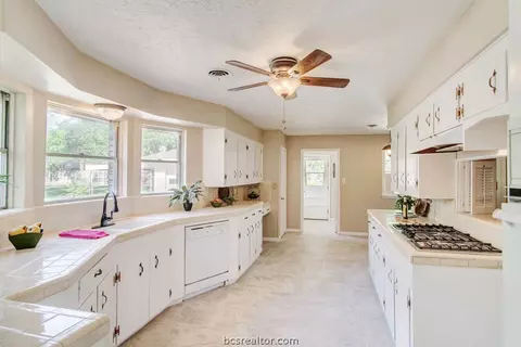 2507 Willow Bend Dr, Bryan, TX 77802 photo 7