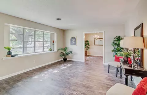 2507 Willow Bend Dr, Bryan, TX 77802 photo 2