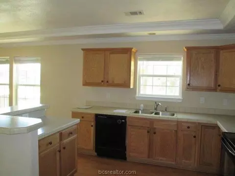 11577 Falcon Crest Dr, Bryan, TX 77808 photo 6