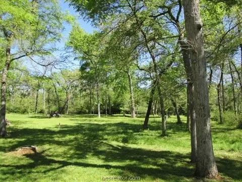 11577 Falcon Crest Dr, Bryan, TX 77808 photo 2