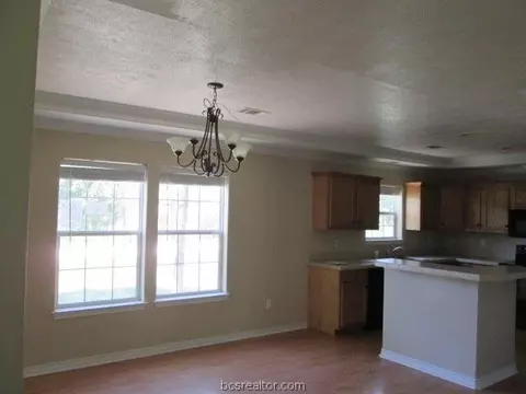 11577 Falcon Crest Dr, Bryan, TX 77808 photo 5