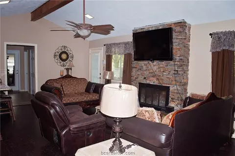 2502 Mchaney Dr, Bryan, TX 77803 photo 4