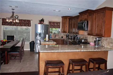 2502 Mchaney Dr, Bryan, TX 77803 photo 5