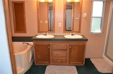 7618 Sandy Point Rd, Bryan, TX 77807 photo 16