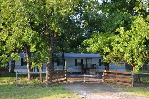 7618 Sandy Point Rd, Bryan, TX 77807 photo 1