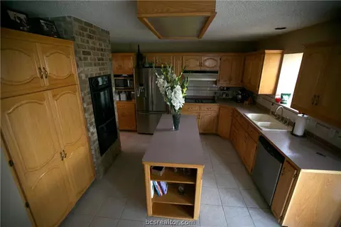1001 E 18th St, Cameron, TX 76520 photo 6