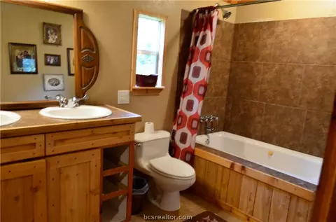 6172 J C Long Dr, Bryan, TX 77807 photo 5