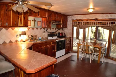 6172 J C Long Dr, Bryan, TX 77807 photo 2