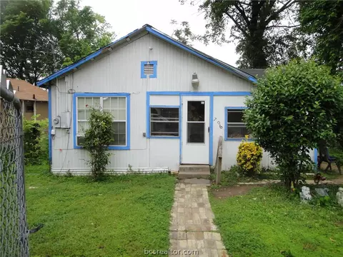 706 E Pruitt St, Bryan, TX 77803 photo 1