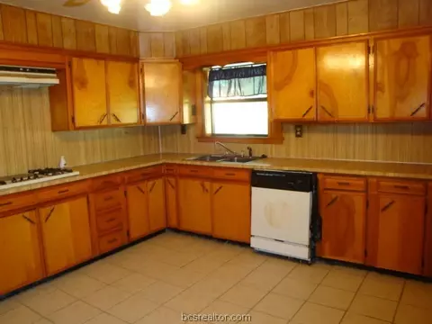 2708 Villa Maria E, Bryan, TX 77802 photo 4