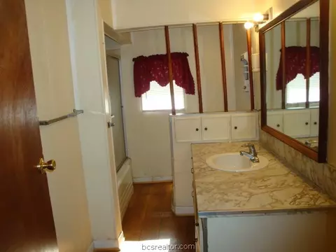 2708 Villa Maria E, Bryan, TX 77802 photo 6