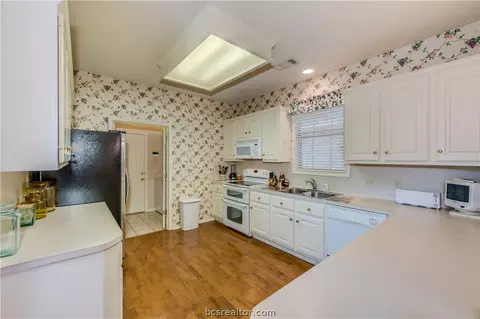 3115 Broadmoor Dr, Bryan, TX 77802 photo 6