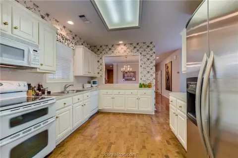 3115 Broadmoor Dr, Bryan, TX 77802 photo 9