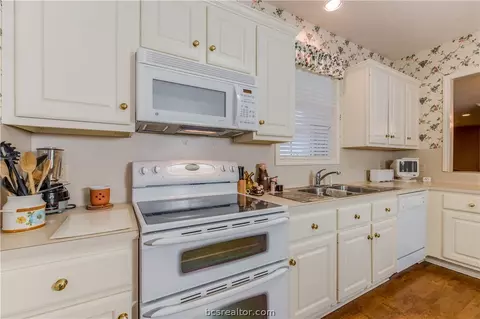 3115 Broadmoor Dr, Bryan, TX 77802 photo 8