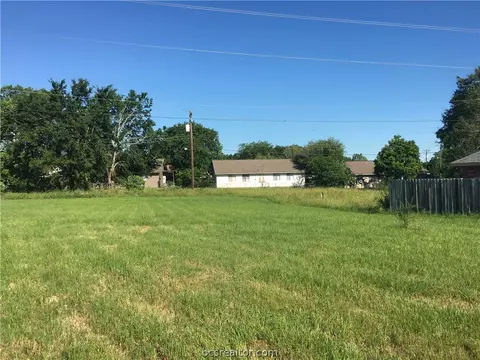 3605 Mohawk St, Bryan, TX 77802 photo 4