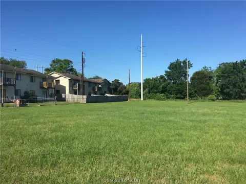 3605 Mohawk St, Bryan, TX 77802 photo 2