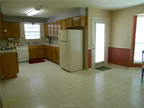 3716 Brighton Dr, Bryan, TX 77802 photo 9