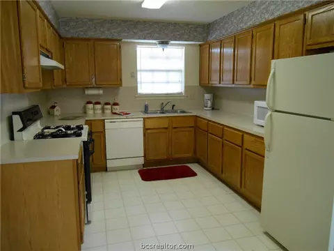 3716 Brighton Dr, Bryan, TX 77802 photo 8