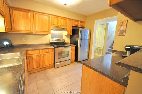 2813 Oakside Dr, Bryan, TX 77802 photo 9