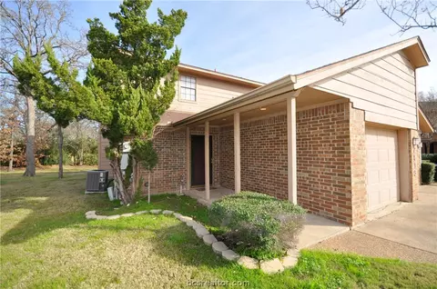 2813 Oakside Dr, Bryan, TX 77802 photo 2